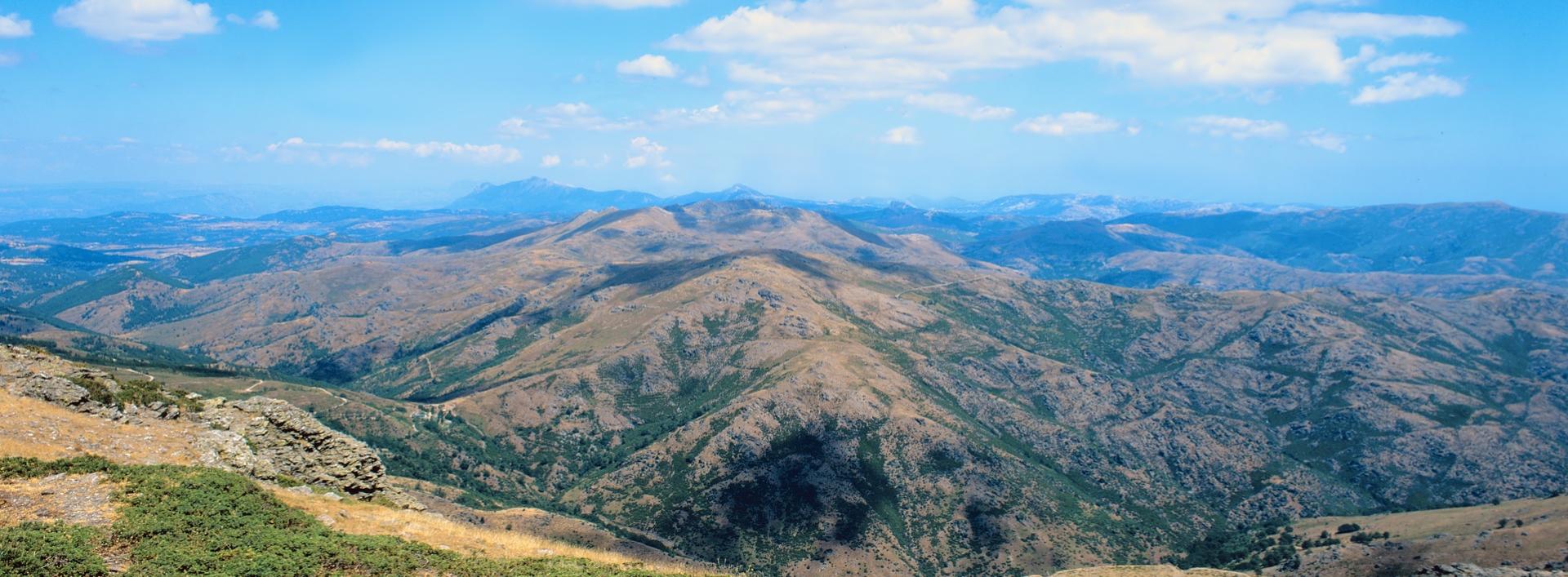 Panorama da Bruncu Spina verso il Supramonte di Orgosolo