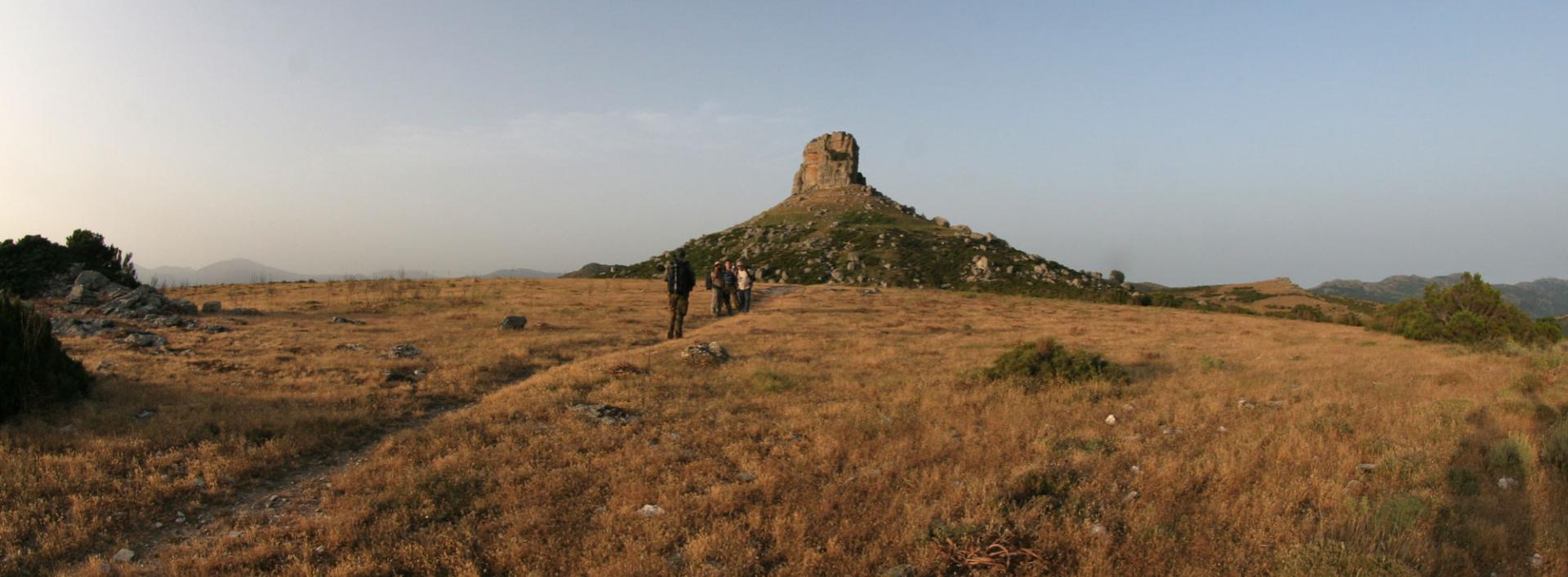 Sentiero verso il Monumento Naturale Perda 'e Liana