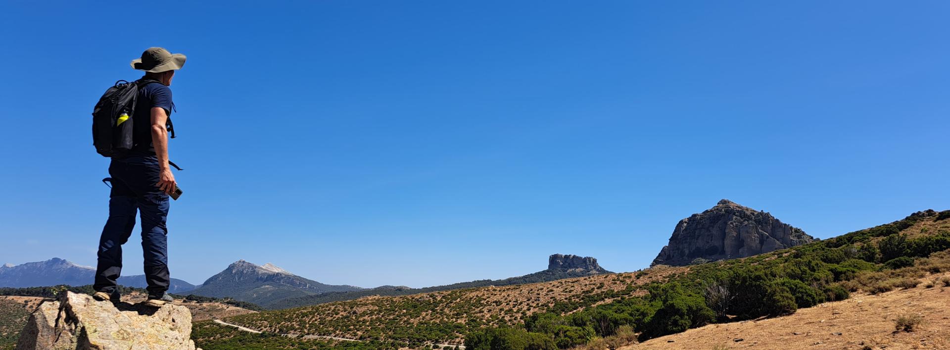 Monte Fumai visto da Janna 'e bentu, lungo il sentiero B 460